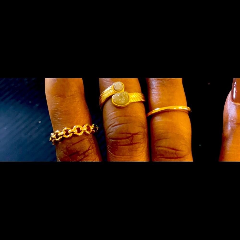 Gold tone 3 ring set